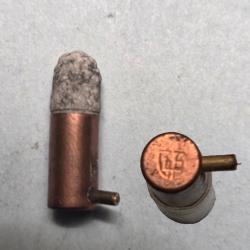 Une petite cartouche de 5 mm a broche italienne de Fiocchi sortie de sa boite