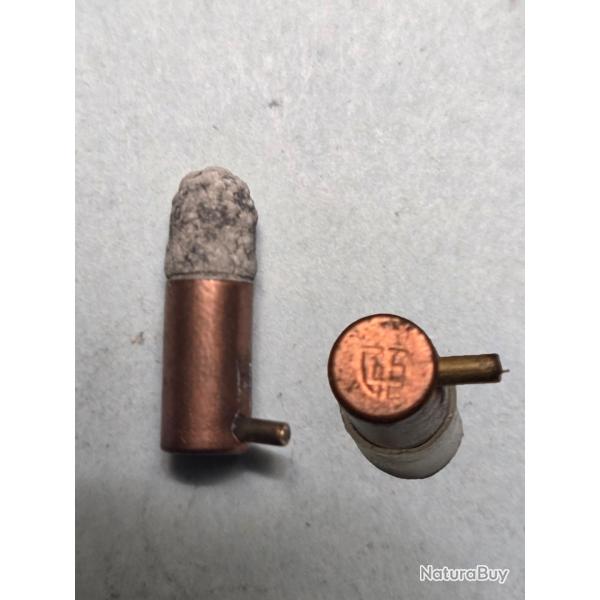 Une petite cartouche de 5 mm a broche italienne de Fiocchi sortie de sa boite