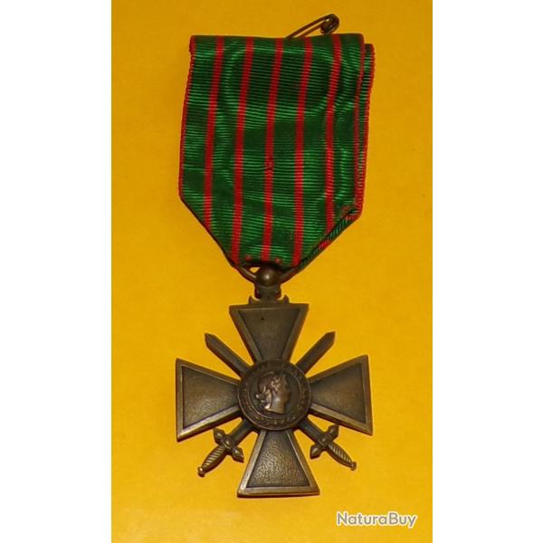 MEDAILLE CROIX DE GUERRE 1914-1915  , REPUBLIQUE FRANCAISE ,  BON ETAT VOIR PHOTOS  . POUR TOUT RENS