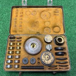 BOITE  FER MILITAIRE  DE PI&Egrave;CES D&Eacute;TACH&Eacute;ES DE CERVO FREIN  PNEUMATIQUE  BOSCH  W W 2