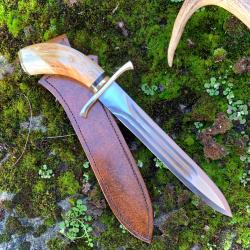 dague de chasse d'artisan / d&eacute;fense de phacoch&egrave;re / corne de buffle noir