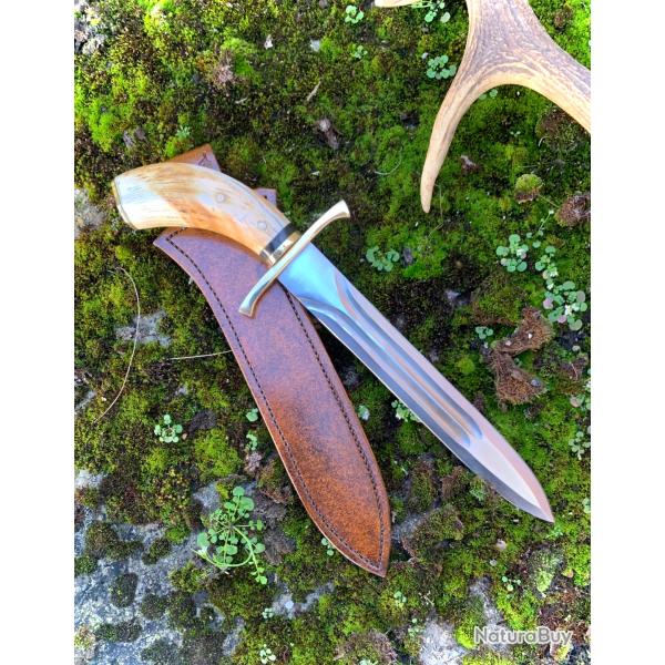 dague de chasse d'artisan / d�fense de phacoch�re / corne de buffle noir