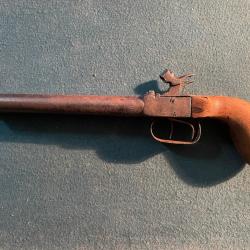 Pistolet &agrave; poudre noir ancien &agrave; identifier, longueur 30 cm