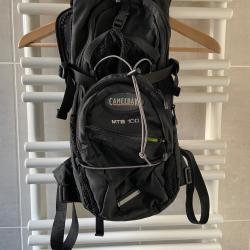 sac d'hydratation pour le v&eacute;lo ou bien les randonn&eacute;es