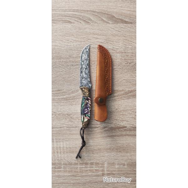 Petit Couteau Outdoor - Acier 440 Grav� - Manche Polym�re - 21,5 cm - �tui