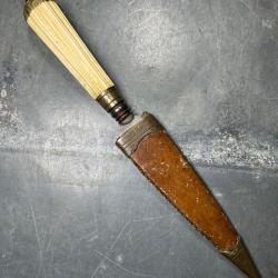 Ancien Stylet Corse XVIIIe Os Cannel&eacute; Laiton Fourreau Origine. Rare
