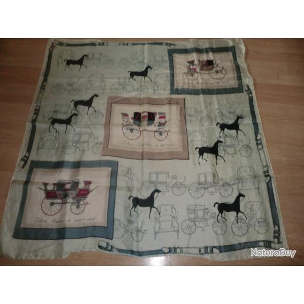 carr� foulard soie vintage  76 X 73 cm