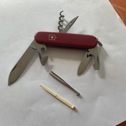 COUTEAU SUISSE ROUGE