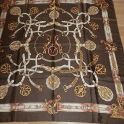 carr&eacute; foulard soie vintage 89 X 87 cm
