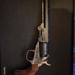 Revolver Uberti colt 1849 Baby dragoon en calibre 31 en tr&egrave;s bel &eacute;tat de 1980