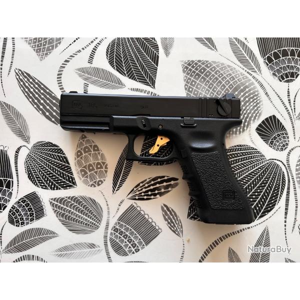Tokyo Marui Glock 18C GBB - fonctionnel mais pi�ce interne cass�e - pour r�paration / pi�ces