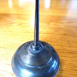 SUPERBE ET ANCIENNE BURETTE A HUILE POUR L'ENTRETIEN DES ARMES DE POING, ARMES LONGUES, ET AUTRES...