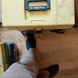 Vend bo&icirc;te de rangement en aluminium qui fait si&egrave;ge de p&ecirc;che