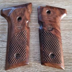 Plaquettes Beretta en bois de noyer