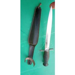 ANCIENNE  DAGUE  DE COMBAT  .   PARACHUTISTE  .