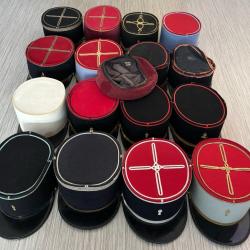 KEPIS. Lot de 16 Pieces. + 1 Beret.  SUPER Magnifique