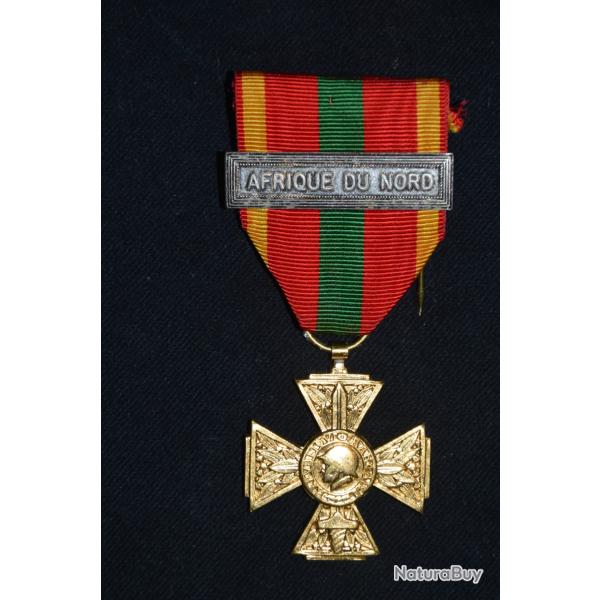CROIX DU COMBATTANT VOLONTAIRE-AGRAFE AFRIQUE DU NORD-GUERRE D'ALGERIE 1954/1962