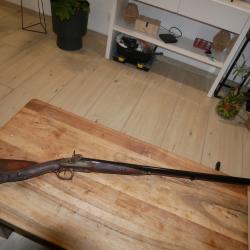 Fusil &agrave; percussion avec crosse d&eacute;cor&eacute;e d'une magnifique t&ecirc;te de sanglier