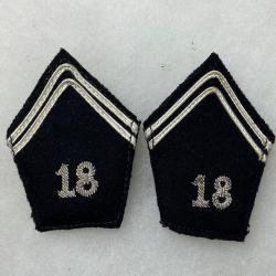 J10 FRANCE - PAIRE DE PATTES DE COL 18&eacute;me DRAGONS cadre cannetille argent