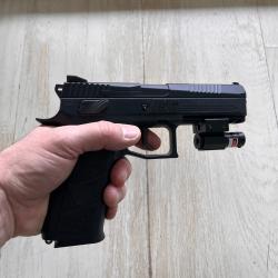 CZ P09 4,5mm comme neuf, tr&egrave;s peu servi. Culasse mobile. Nombreux accessoires Laser, porte cible...