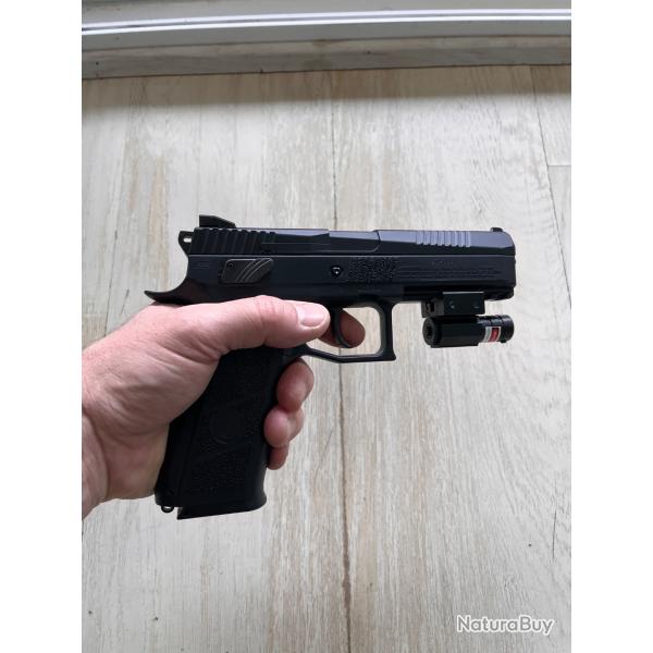 CZ P09 4,5mm comme neuf, tr�s peu servi. Culasse mobile. Nombreux accessoires Laser, porte cible...