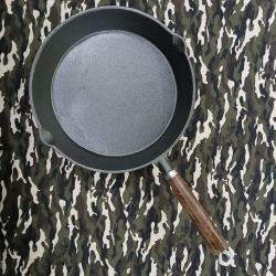 Po&ecirc;le en pure fonte 25cm ronce de noyer KAKLAR