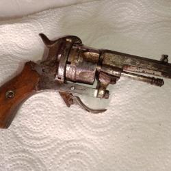 JOLI PETIT REVOLVER A BROCHE DE TYPE LI&Eacute;GEOIS