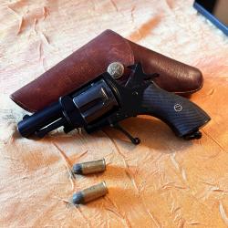 Superbe revolver 320 avec &eacute;tuis