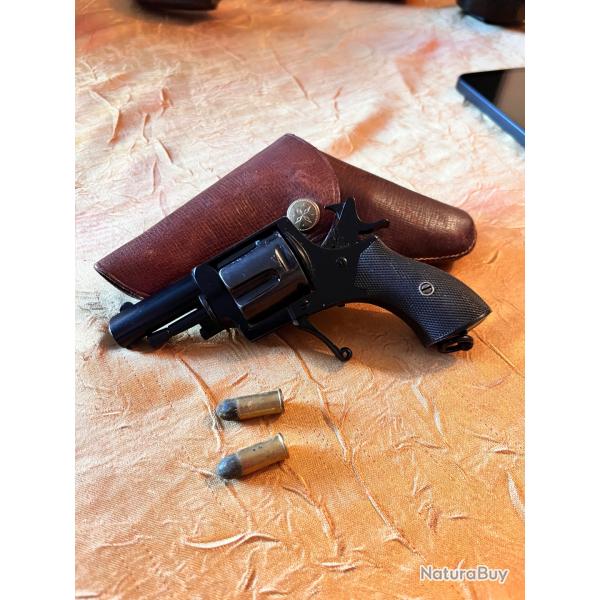 Superbe revolver 320 avec �tuis