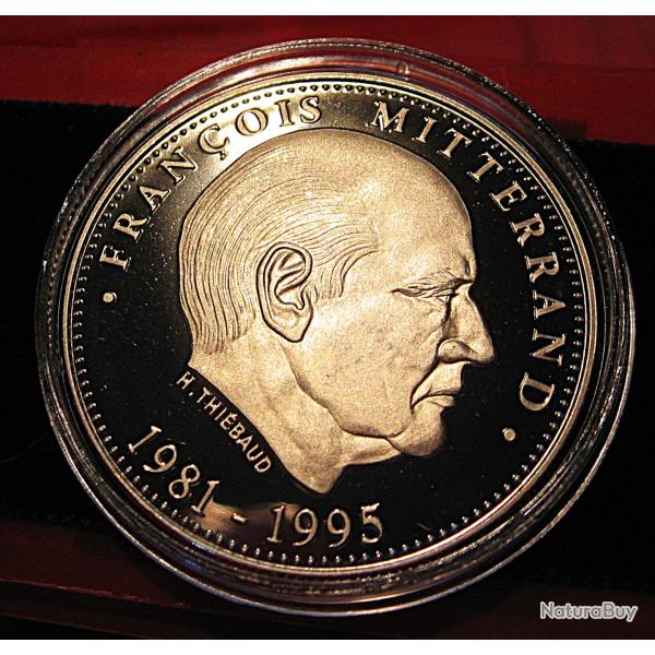 m�daille "Fran�ois Mitterand" president de la r�publique diametre 40 mm 31 grs