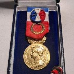M&eacute;daille du Travail Grand Or 40 ans Argent 925