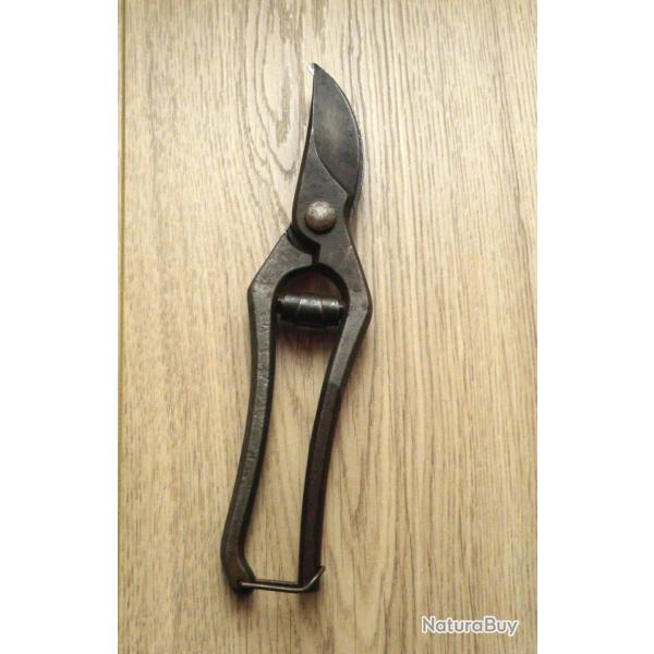 S�cateur pour jardin (tr�s ancien mais toujours aussi efficace...)