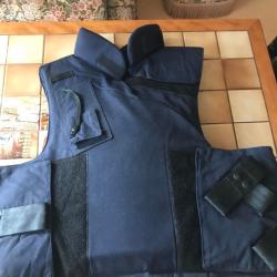 ENCHERE GILET PARE BALLES DES FORCES DE POLICE AVEC KEVLAR AU COU FACE AVANT, FACE ARRIERE