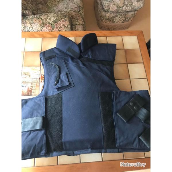 ENCHERE GILET PARE BALLES DES FORCES DE POLICE AVEC KEVLAR AU COU FACE AVANT, FACE ARRIERE