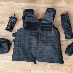 Gilet tactique neuf porte plaque + 4 poches.