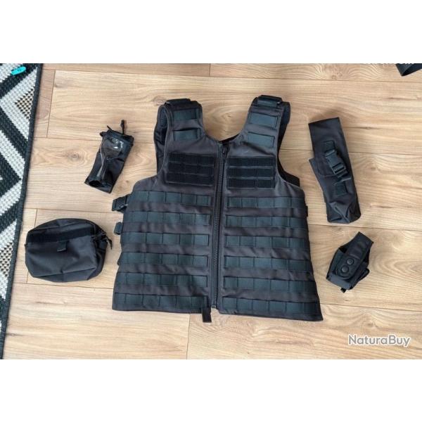Gilet tactique neuf porte plaque + 4 poches.