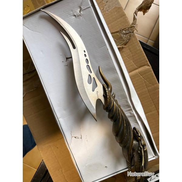 Couteau fantaisie alien