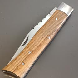 COUTEAU ALPIN, manche BOIS, guilloch&eacute;.