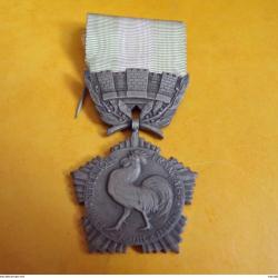 MEDAILLE COLLECTIVITES LOCALES ECHELON ARGENT / GROS MODULE MODELE NON SIGNE / NON ATTRIBUE RUBAN VE