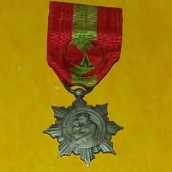 MEDAILLE : LA FAMILLE FRANCAISE ,LA PATRIE RECONNAISSANTE&nbsp; , REPUBLIQUE FRANCAISE&nbsp; , ETAT VOIR PHOTO