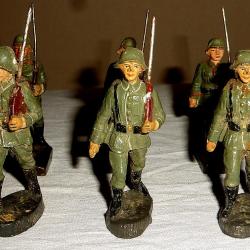 FIGURINES/ JOUETS /PETITS SOLDATS de la seconde guerre.