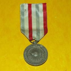 MEDAILLE DES CHEMINOTS ,ATTRIBUEE EN 1949&nbsp; , BON ETAT VOIR PHOTO . POUR TOUT RENSEIGNEMENT ME CONTAC