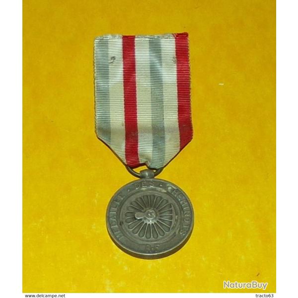 MEDAILLE DES CHEMINOTS ,ATTRIBUEE EN 1949� , BON ETAT VOIR PHOTO . POUR TOUT RENSEIGNEMENT ME CONTAC