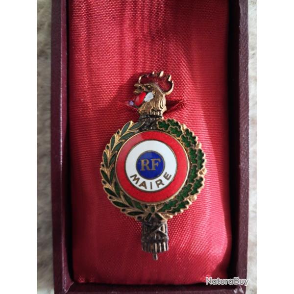 Insigne de Maire num�rot� Drago Paris