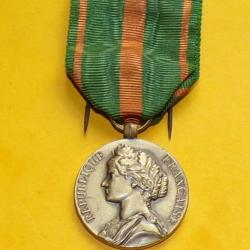 M&eacute;daille des EVADES, 30 millim&egrave;tres, en bronze, Monnaie de Paris&nbsp;,&nbsp; ETAT NEUF VOIR PHOTOS . POUR TOU