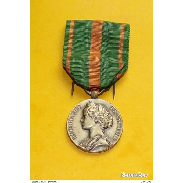 M�daille des EVADES, 30 millim�tres, en bronze, Monnaie de Paris�,� ETAT NEUF VOIR PHOTOS . POUR TOU
