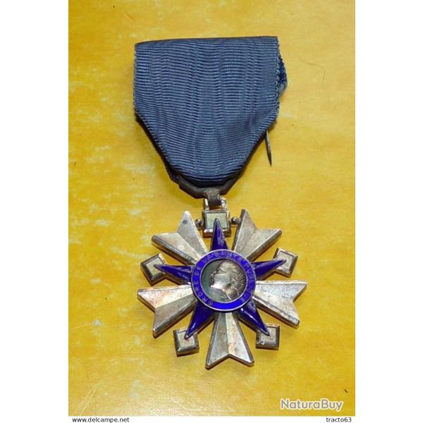 MEDAILLE : ORDRE DE LA SANTE PUBLIQUE� , REPUBLIQUE FRANCAISE�, ETAT VOIR PHOTOS . POUR TOUT RENSEIG