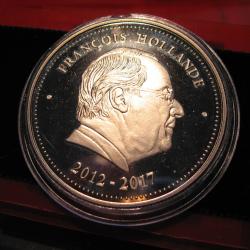 medaille "Fran&ccedil;ois Hollande" president de la r&eacute;publique fran&ccedil;aise diametre 40 mm 31 grs