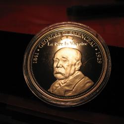 medaille " Georges Clemanceau" president de la r&eacute;publique fran&ccedil;aise diametre 40 mm 31 grs