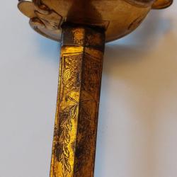&Eacute;p&eacute;e &agrave; la su&eacute;doise officier &eacute;poque 18&egrave;me laiton dor&eacute; gravures